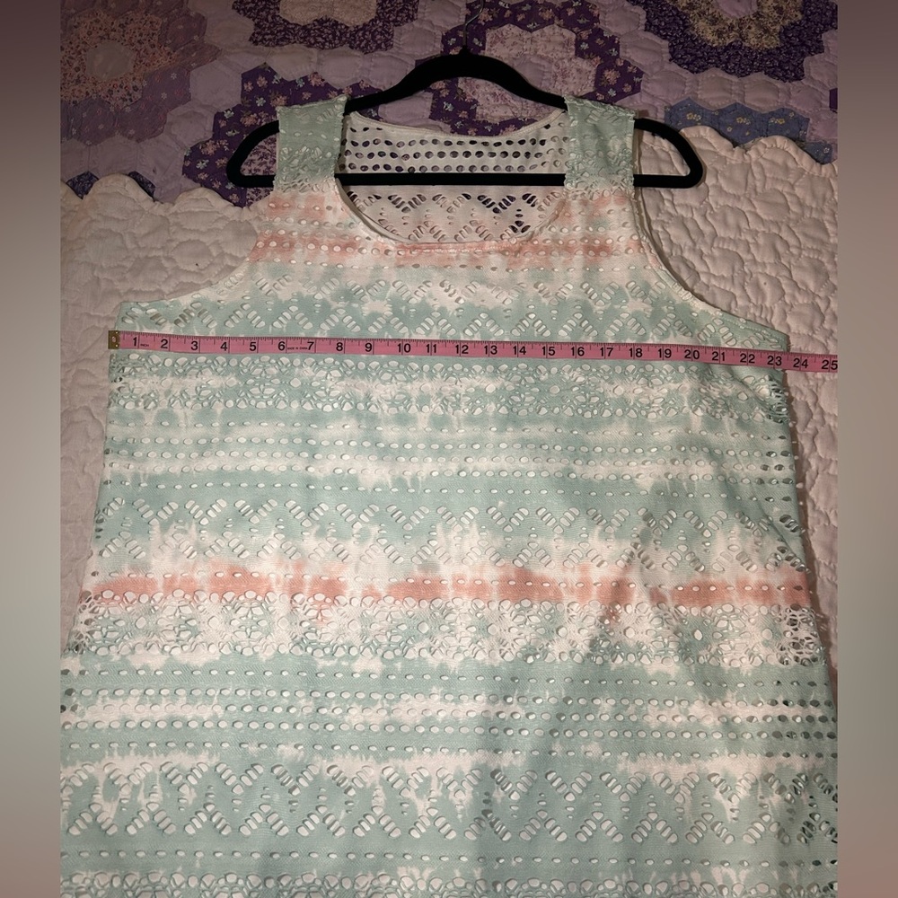 Mint Green Sleeveless Dress with White and Pink Patterns - Picture 4 of 6